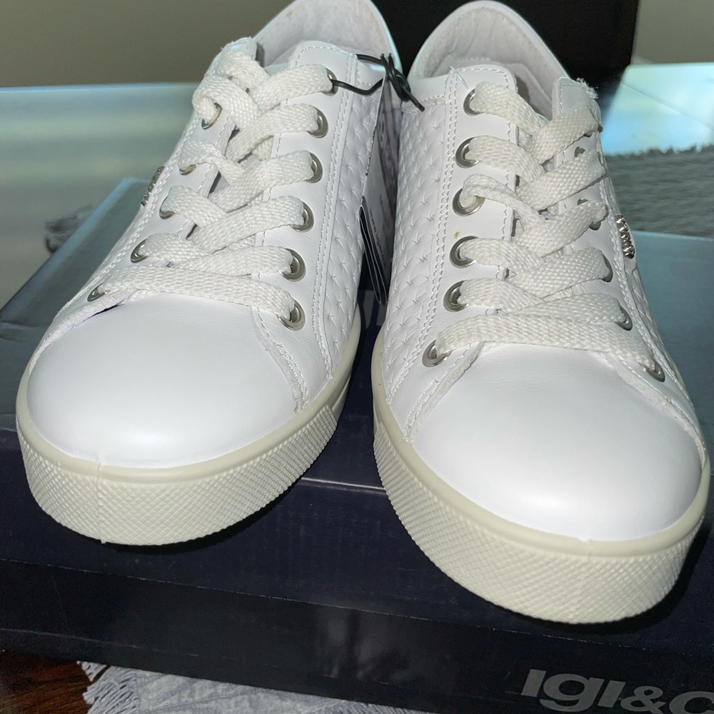 Igi&co white snearkers